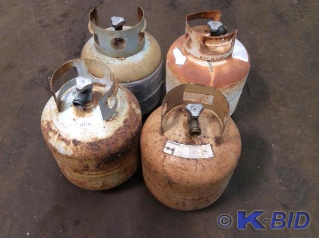 lot 390 image: (4) 17 Lb Propane Tanks