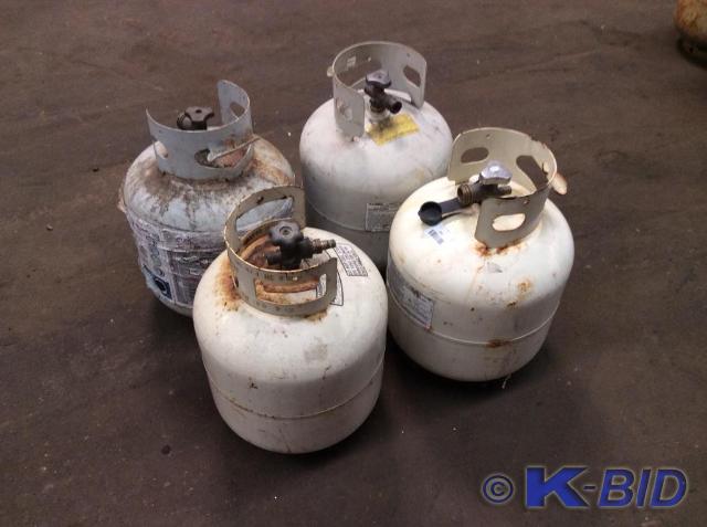 lot 391 image: (4) 17 Lb Propane Tanks