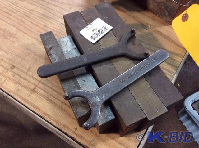 lot 433 image: Assorted Chuck Jaws and Wrenches