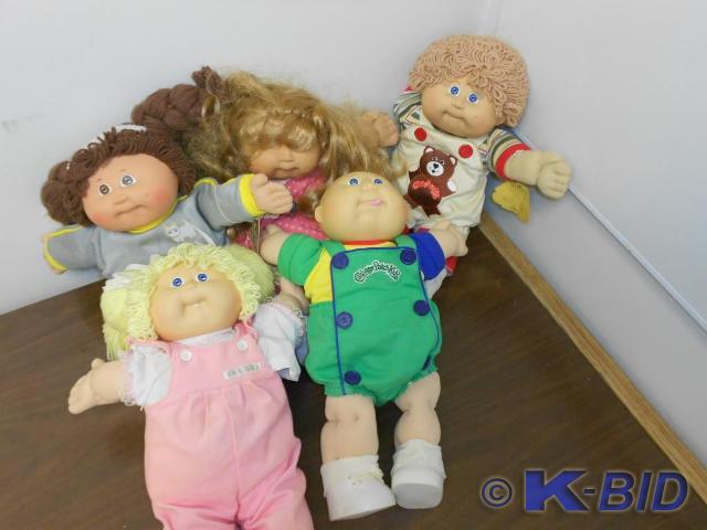 5 cabbage patch dolls &nbspin exce...