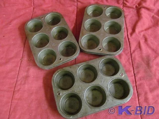 3 Muffin Tins