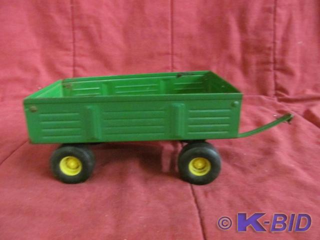 Green Ertl Wagon 12L