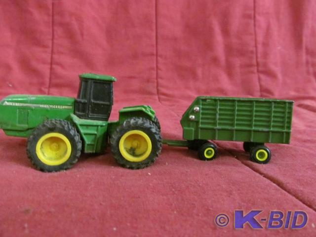 Mini Set John Deere Tractor and Gre...