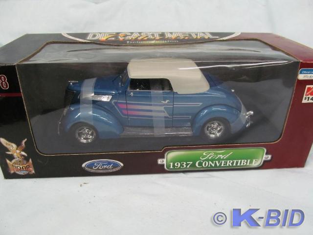 lot 100 image: 1937 Ford Convertible 118 Scale Di...