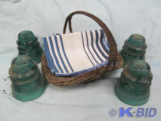 lot 108 image: Wicker Basket, 2 Cloth Napkins, 4 B...