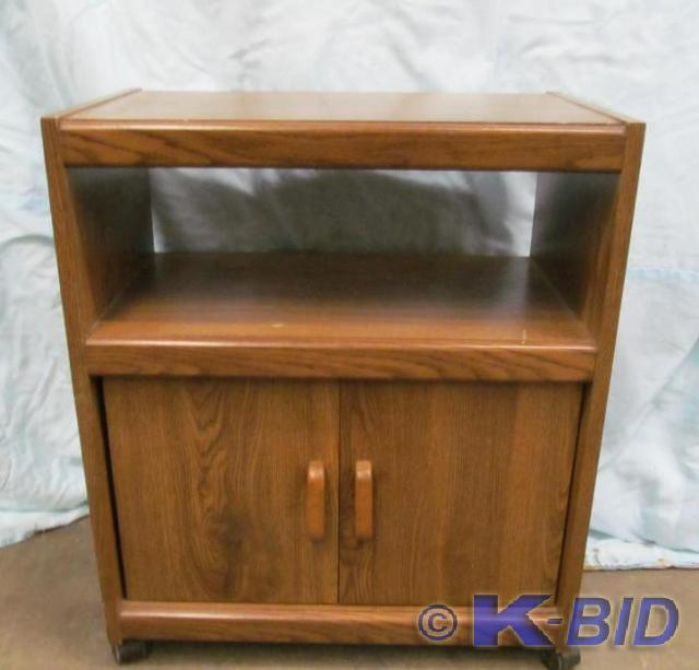 lot 124 image: Utility Cart on Wheels