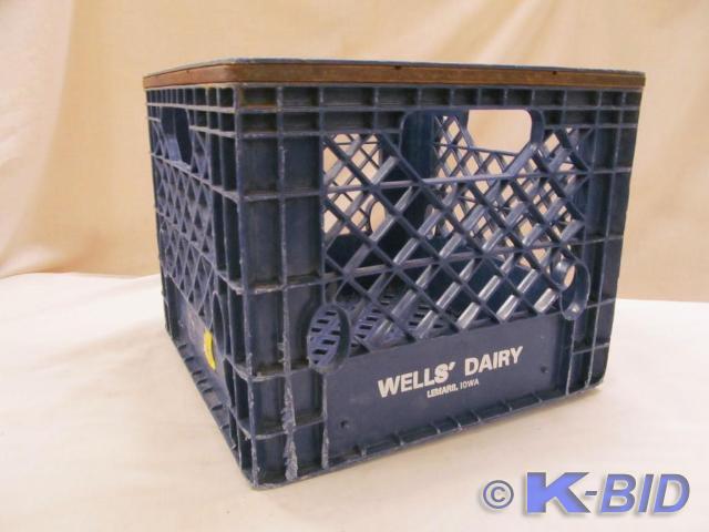 lot 160 image: Wells Dairy Lemars, Iowa Crate