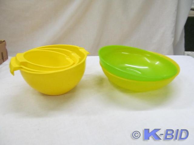 lot 174 image: Set of 3 Mixing Bowls and 2 Serving...