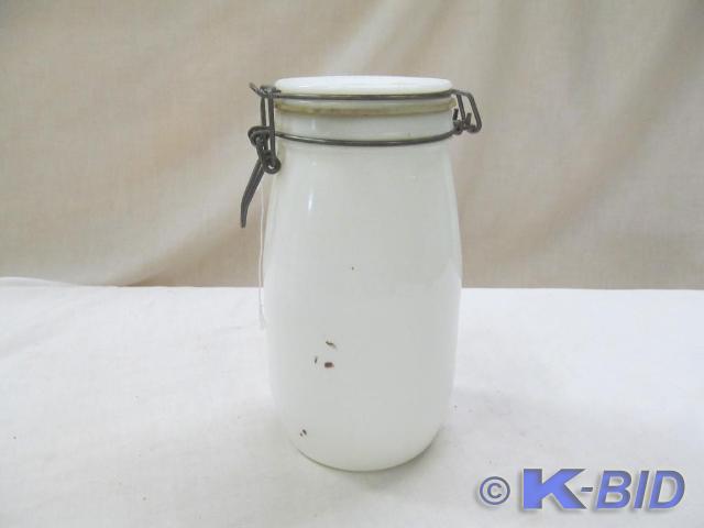 lot 177 image: 1.5 Liter Not For Canning Jar - Mil...