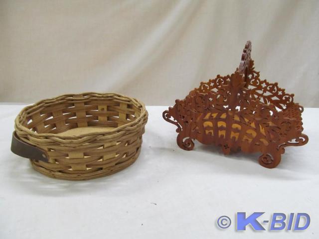 lot 184 image: Pyrex Casserole Holder and Ornate C...