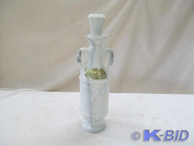 lot 205 image: Canadian Whiskey Decanter