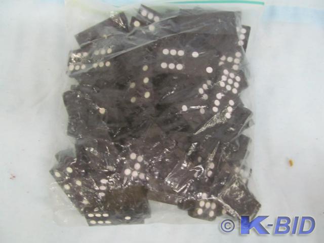 lot 21 image: Bag of Dominoes
