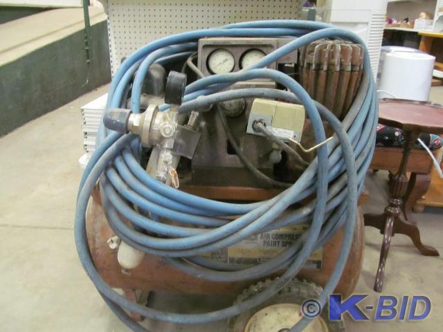 lot 226 image: Craftsmen 100 PSI Twin Cylinder Air...