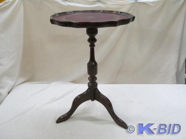 lot 230 image: Small Occasional Table