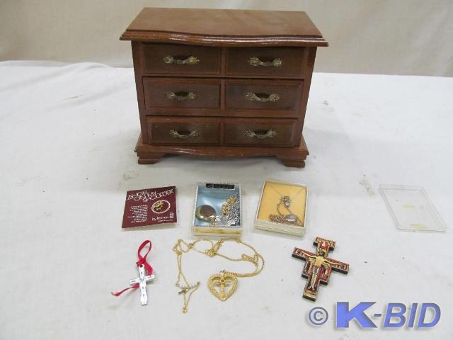 lot 237 image: Jewelry Box with Jewelry - Necklace...