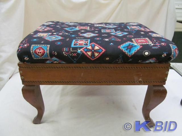 lot 246 image: Foot Stool