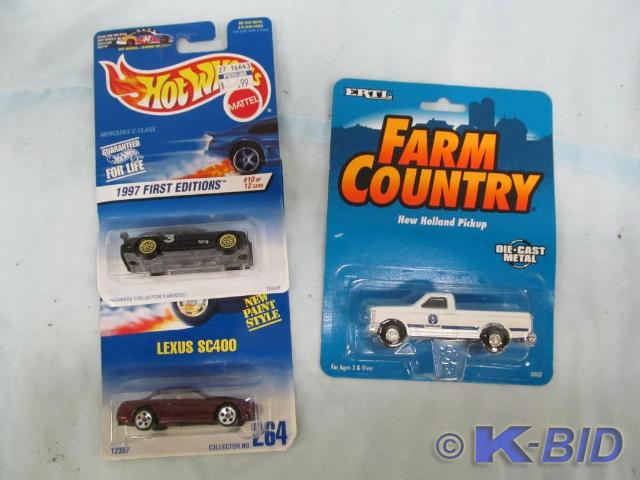 lot 29 image: 2 Hot Wheels Die Cast Cars 164 Sca...