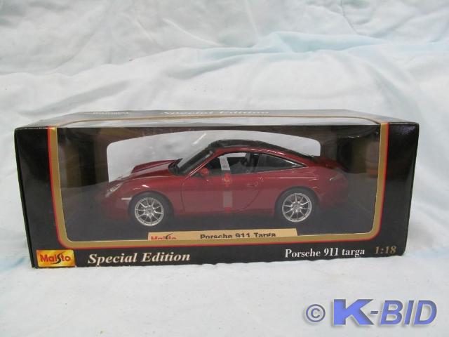 lot 34 image: Maisto Porsche 911 Targa 118 Scale...