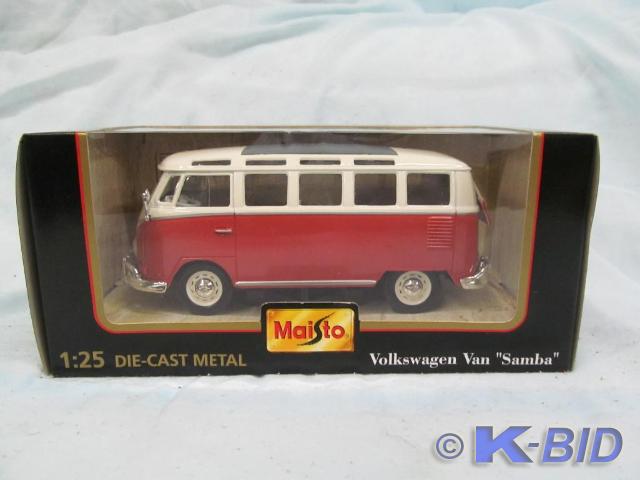 lot 35 image: Maisto Volkswagen Van Samba 125 ...