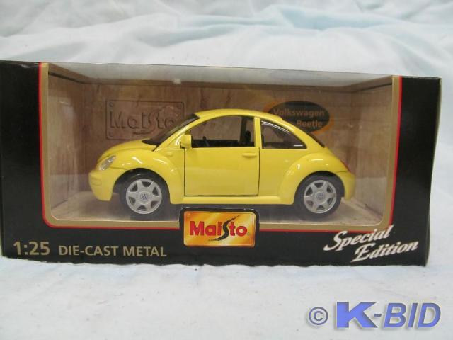 lot 36 image: Maisto 125 Scale Die Cast Metal Sp...