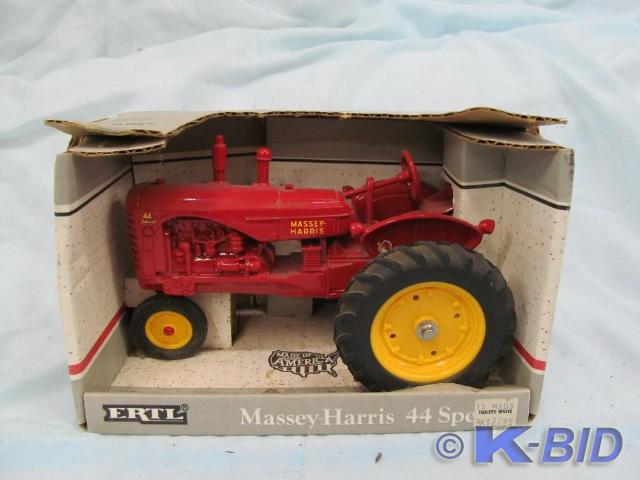 lot 39 image: Massey Harris 44 Special 116 Scale...