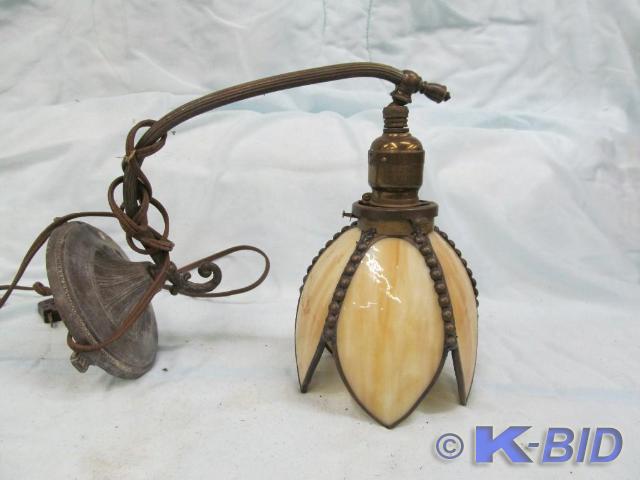 lot 53 image: Vintage Wall Mount Light