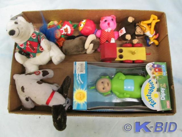 lot 61 image: Group of Small Toys - Stuffed Anima...