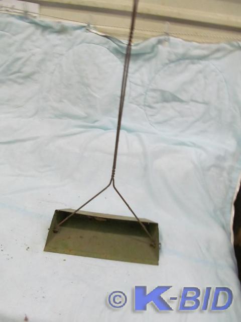 lot 64 image: Vintage Dust Pan