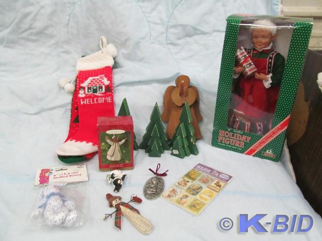 lot 75 image: Group of Christmas Decor - Stocking...
