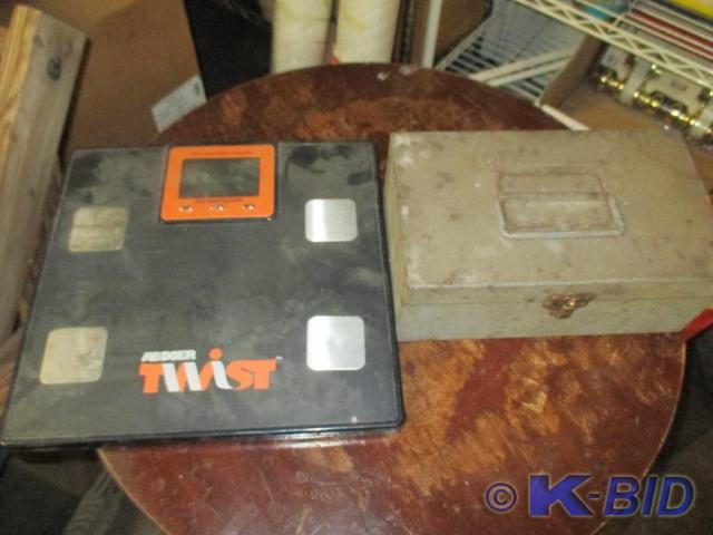 Abdoer twist and tin box