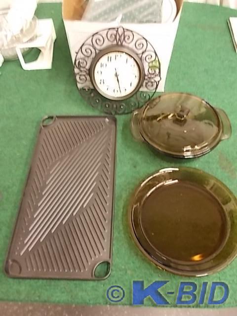 lot 26 image: Anchor Casserole Dish With Lid, Pie...