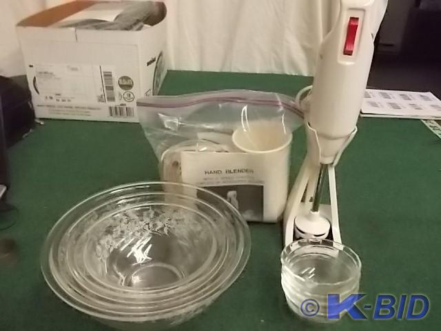 lot 27 image: 2 Speed Hand Blender With Attachmen...