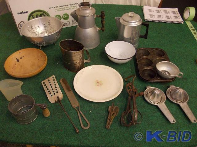 lot 35 image: Box Lot- Vintage Kitchen Wares