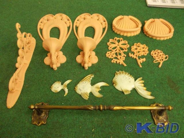 lot 36 image: Vintage Bathroom Wall Decor