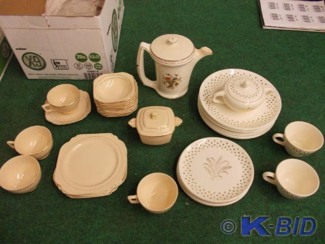 lot 41 image: Vintage Gold Trim Dishes ( Crescent...