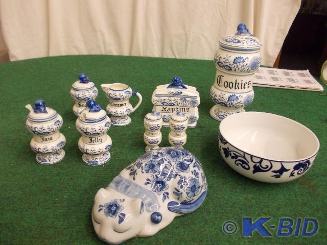 lot 43 image: Assorted Blue Pattern Dishes (1-Dam...