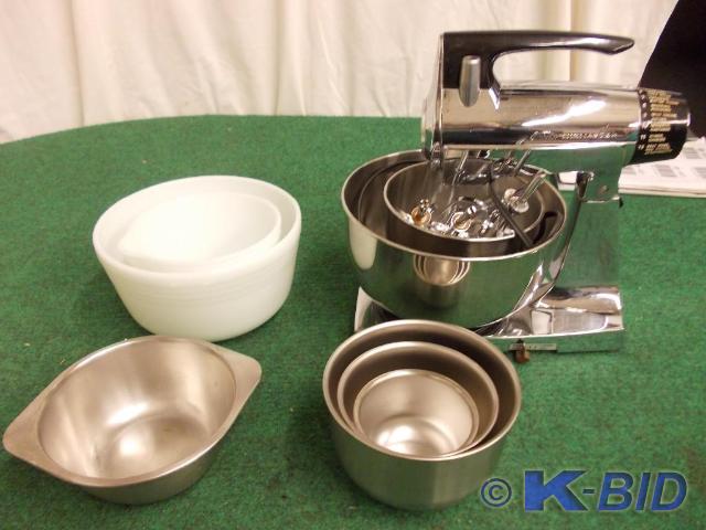 lot 44 image: Sunbeam Mixmaster With Bowls & ...
