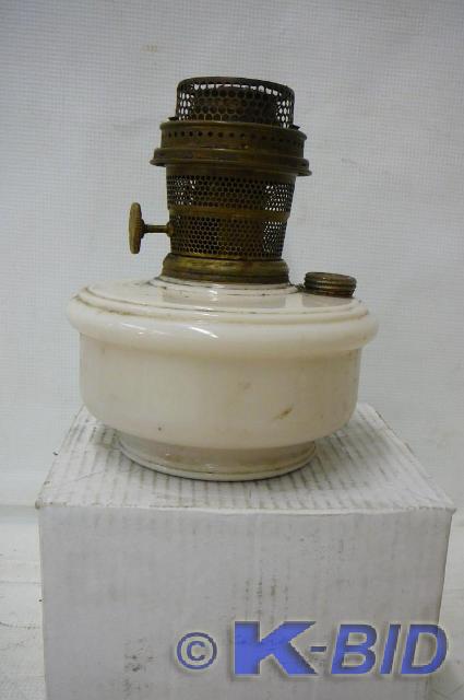 lot 8 image: Aladdin Lamp  No mantle  ...