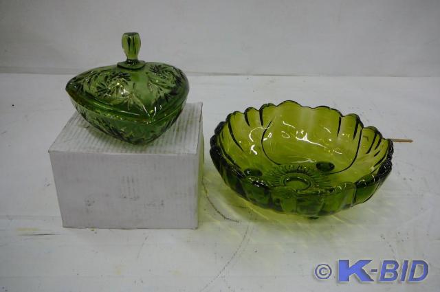 lot 15 image: 2 green colored decorative dishes o...