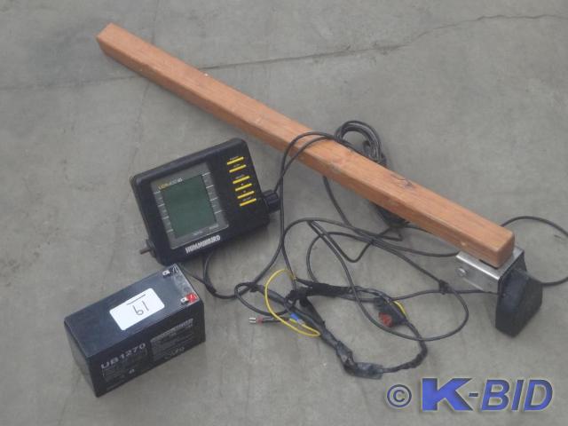 lot 19 image: Humminbird LCR-400-ID Fish Finder W...