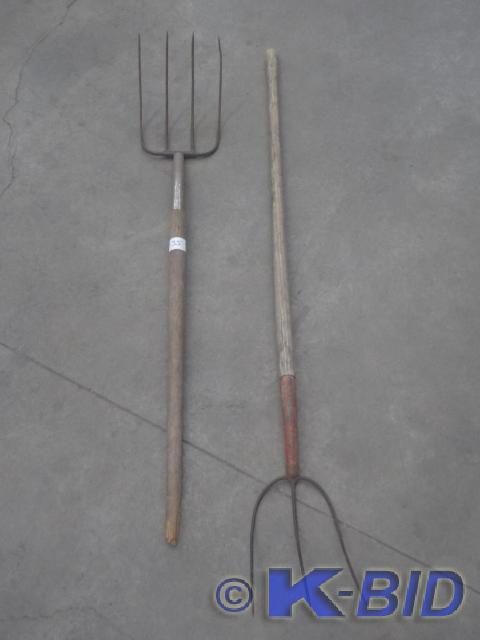 lot 35 image: (2) Vintage Hay Forks