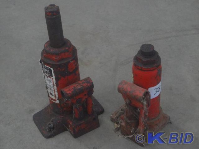 lot 38 image: Lot Of (2) Bottle Jacks