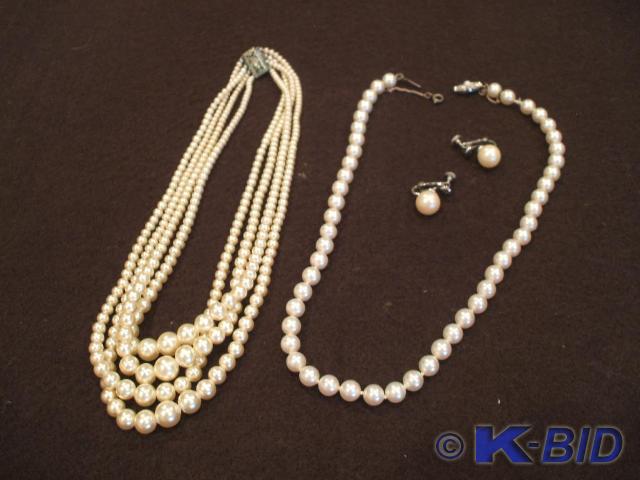 A Perlas Majorica necklace, a La Ta...