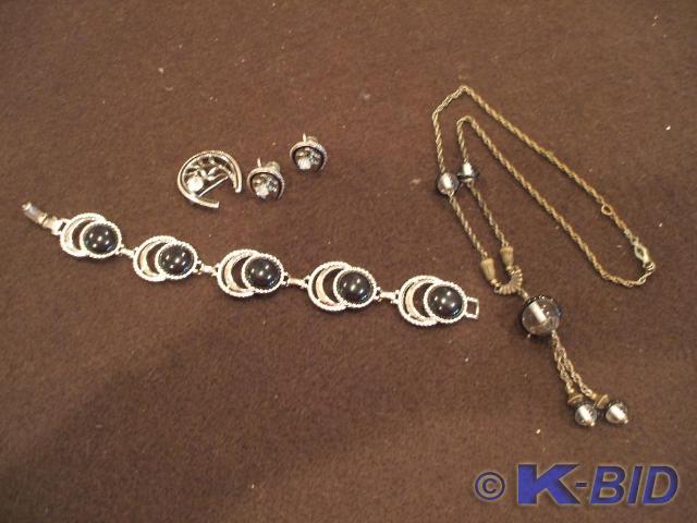 A Sarah Coventry silver bracelet wi...
