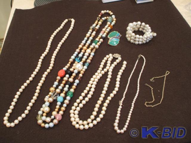 3 pearl necklaces, 1 pearl and asso...