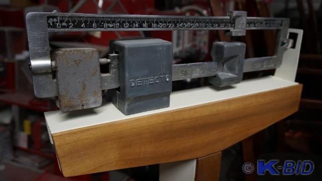 lot 19 image: Detecto Vintage looking Medical Sty...