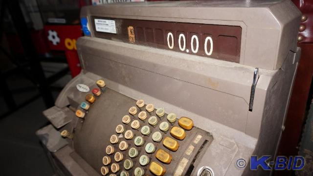 lot 21 image: NCR Vintage Cash Register.