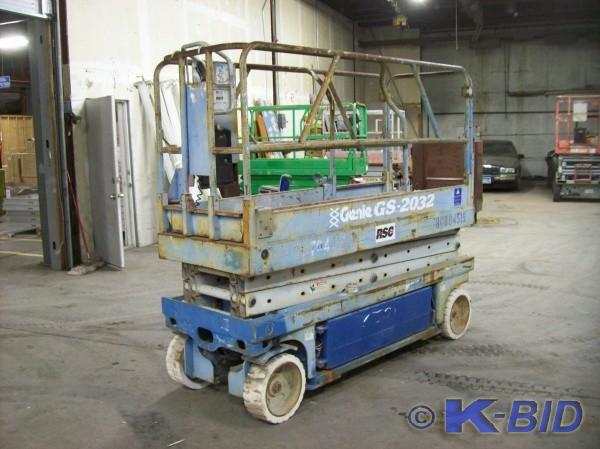 Genie GS-2032 Scissor Lift     This...