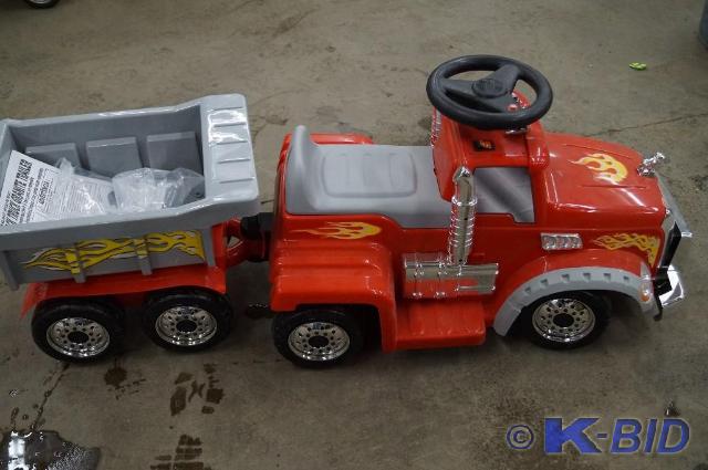 lot 22 image: Mac kids toy truck Does not turn on