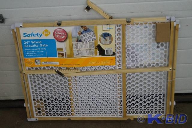 lot 38 image: 2 brand new 24 wood security gate